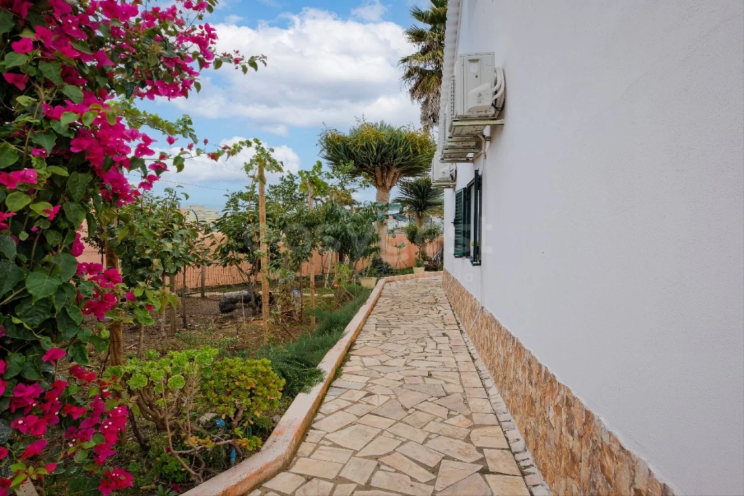 Moradia T4 para Venda em Algés, Linda-A-Velha e Cruz Quebrada-Dafundo Foto 3