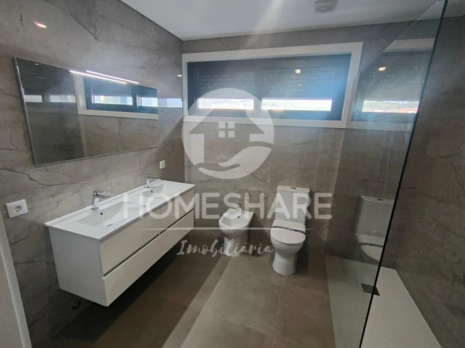 Moradia T3 para Venda em Campo e Sobrado Foto 27