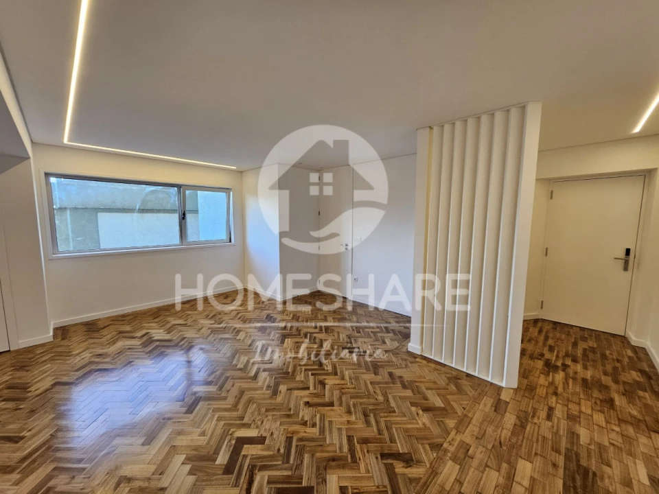 Apartamento T4 para Venda em Cedofeita, Santo Ildefonso, Sé, Miragaia, São Nicolau e Vitória Foto 1