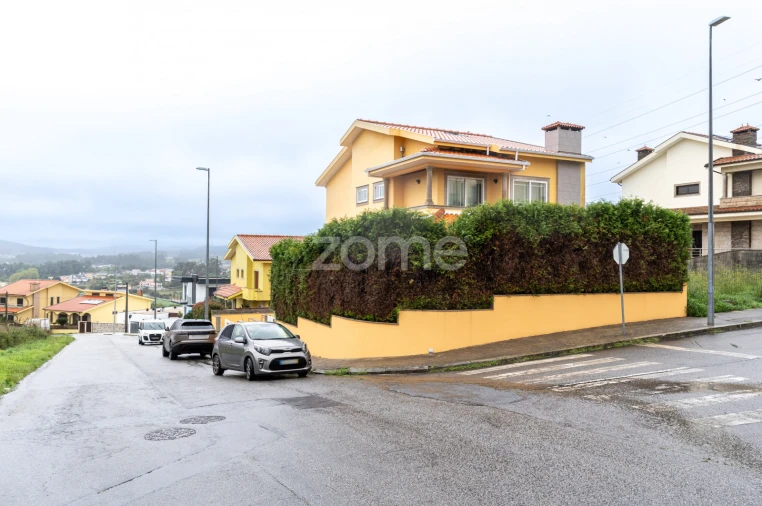 Moradia T3 para Venda em Campo e Sobrado Foto 28