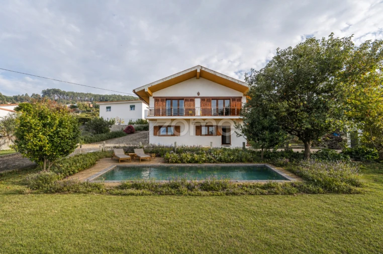 Moradia T4 para Venda em Gondarem