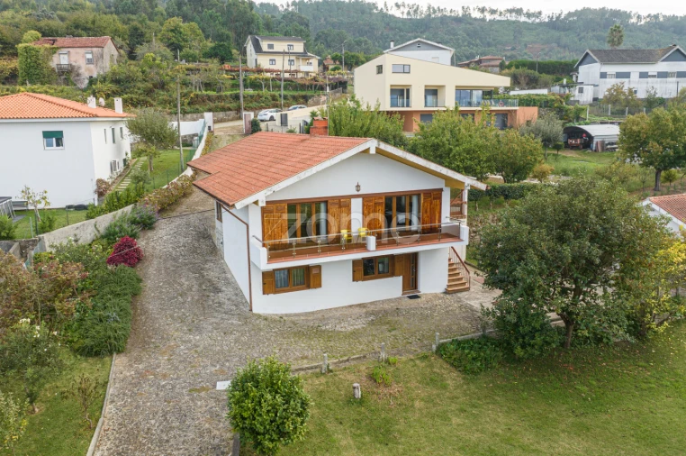 Moradia T4 para Venda em Gondarem Foto 2