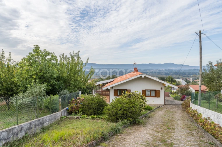 Moradia T4 para Venda em Gondarem Foto 32