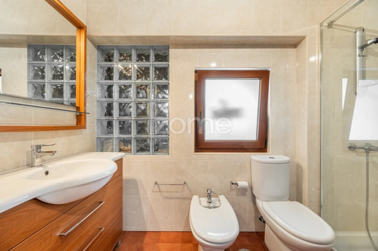 Moradia T4 para Venda em Gondarem Foto 23