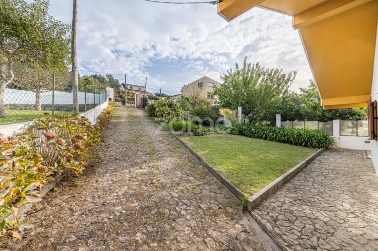 Moradia T4 para Venda em Gondarem Foto 35