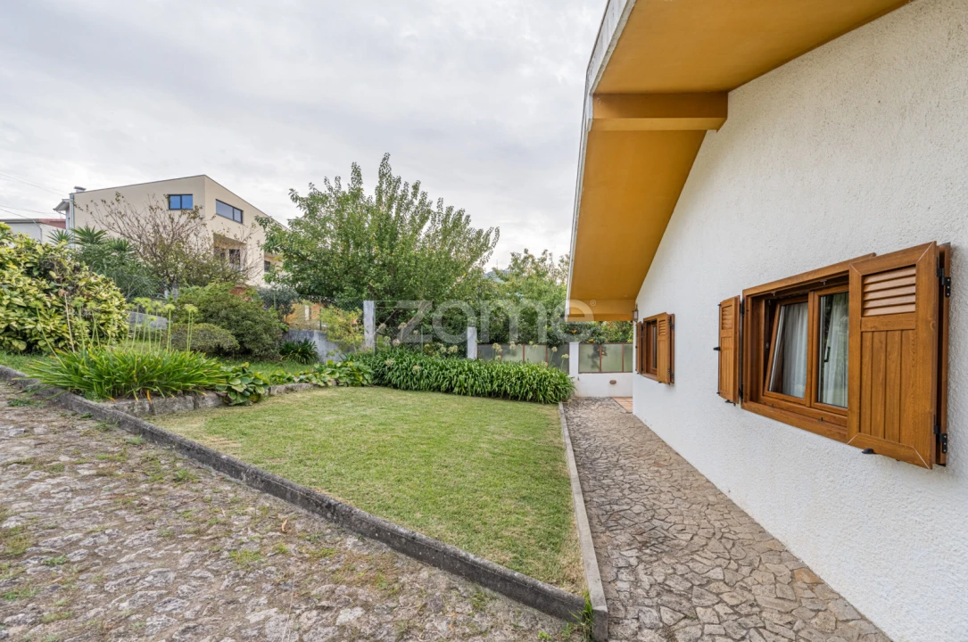 Moradia T4 para Venda em Gondarem Foto 34