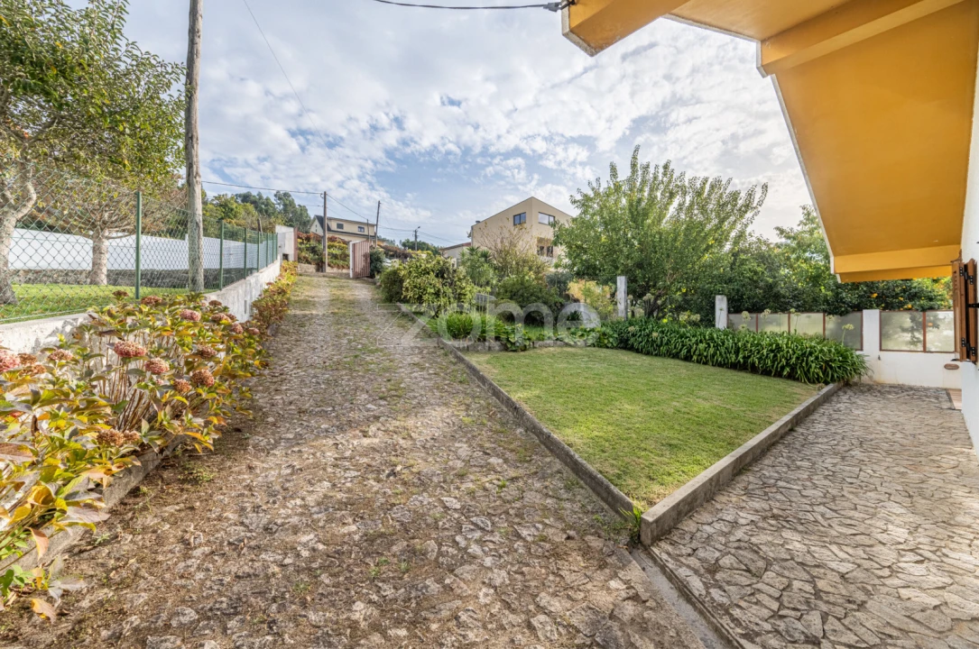 Moradia T4 para Venda em Gondarem Foto 35