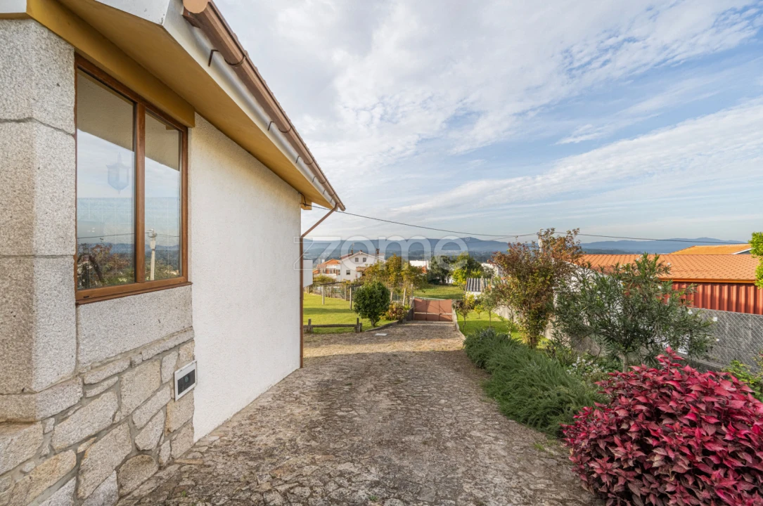 Moradia T4 para Venda em Gondarem Foto 33