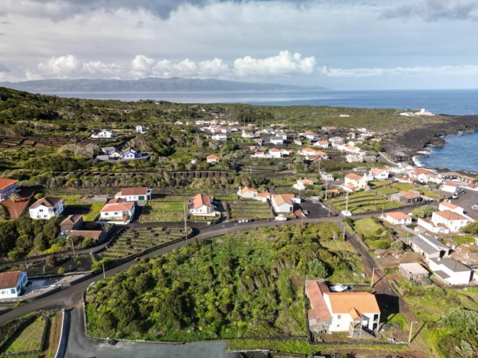Terreno para Venda em Lajes do Pico Foto 3
