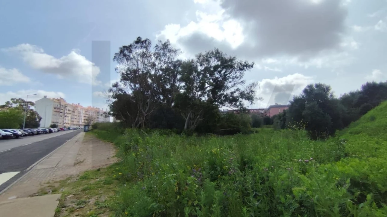 Terreno para Venda em Algueirão-Mem Martins Foto 1