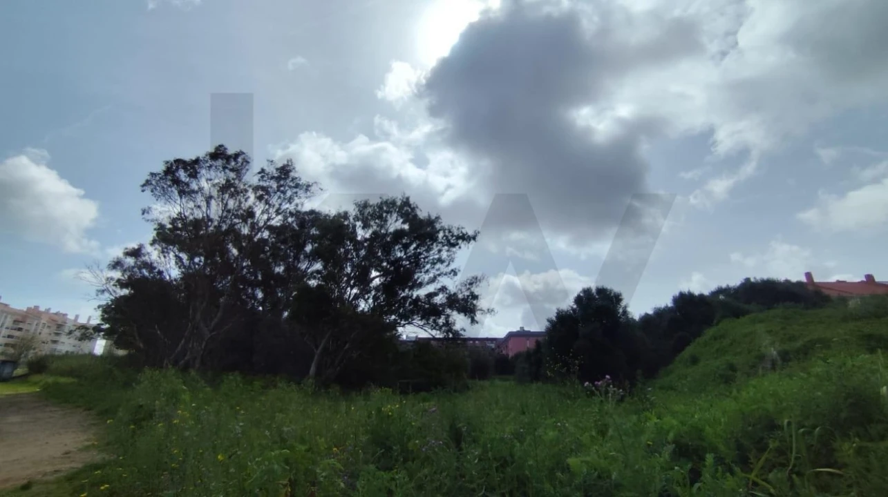 Terreno para Venda em Algueirão-Mem Martins Foto 2