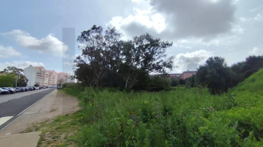 Terreno para Venda em Algueirão-Mem Martins