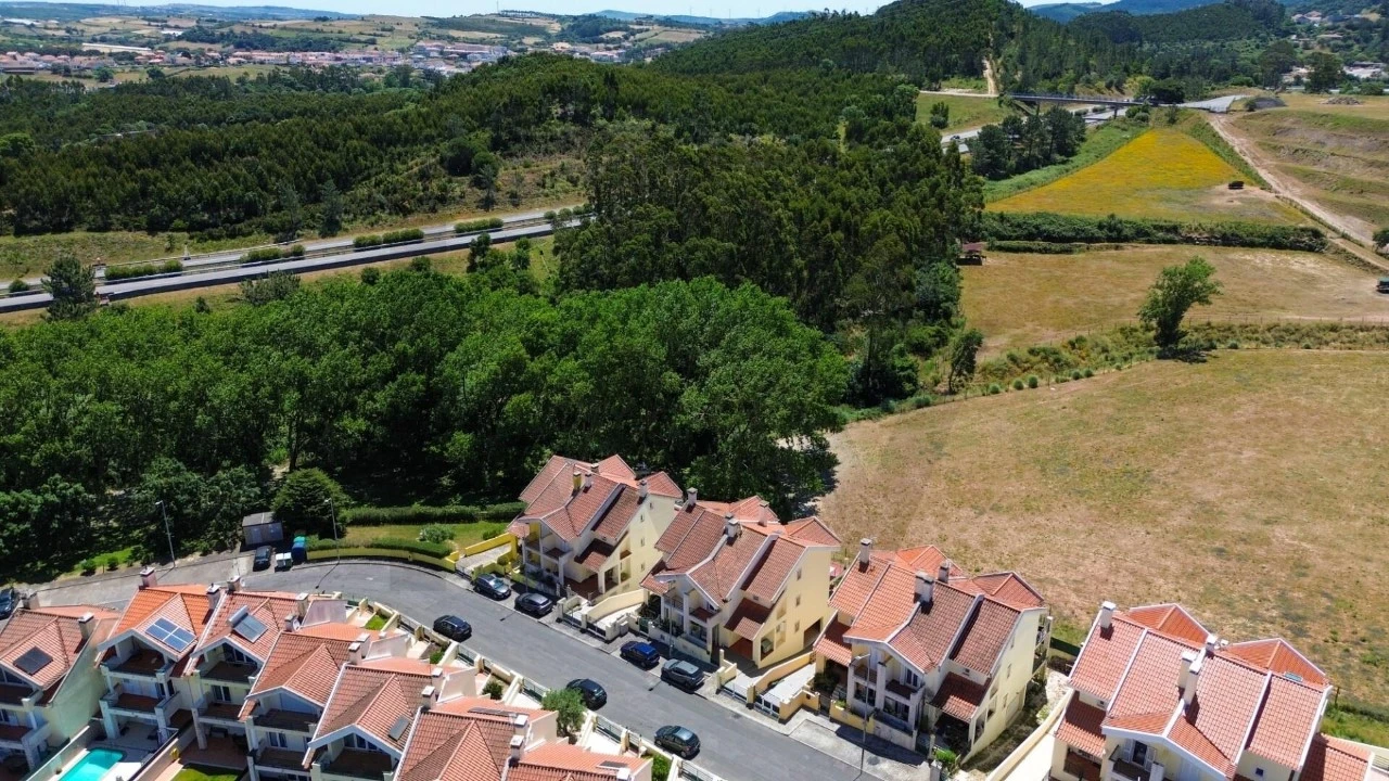 Moradia T3 para Venda em Venda do Pinheiro e Santo Estêvão das Galés Foto 36