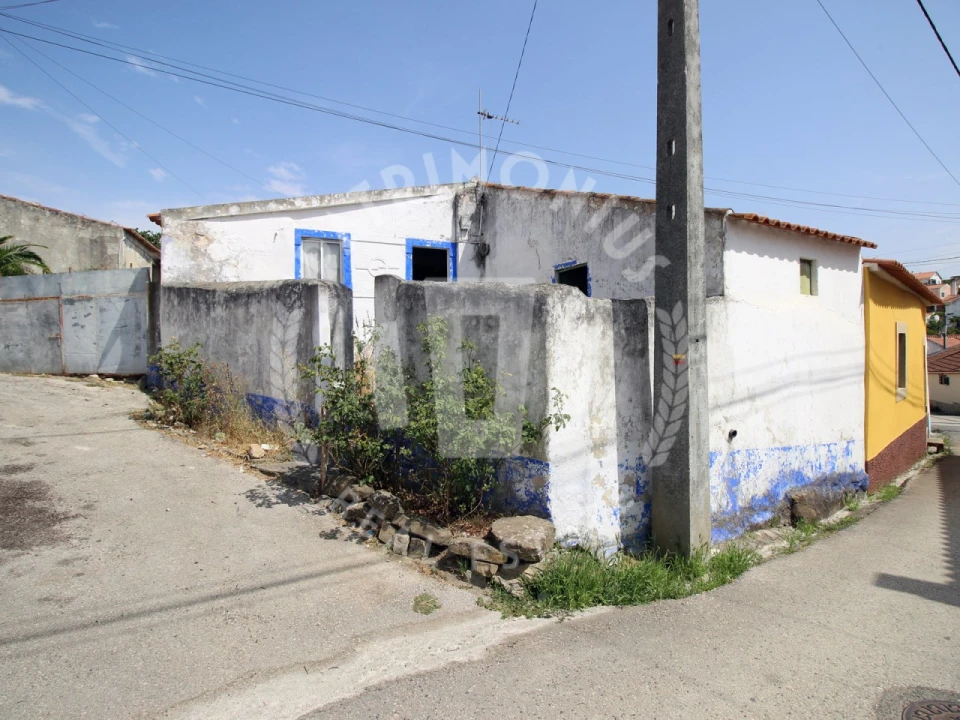 Moradia T2 para Venda em Carvoeira e Carmões Foto 5