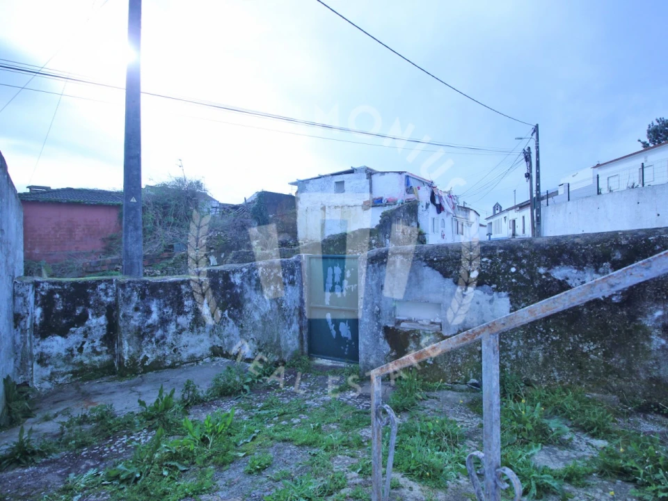 Moradia T2 para Venda em Carvoeira e Carmões Foto 23