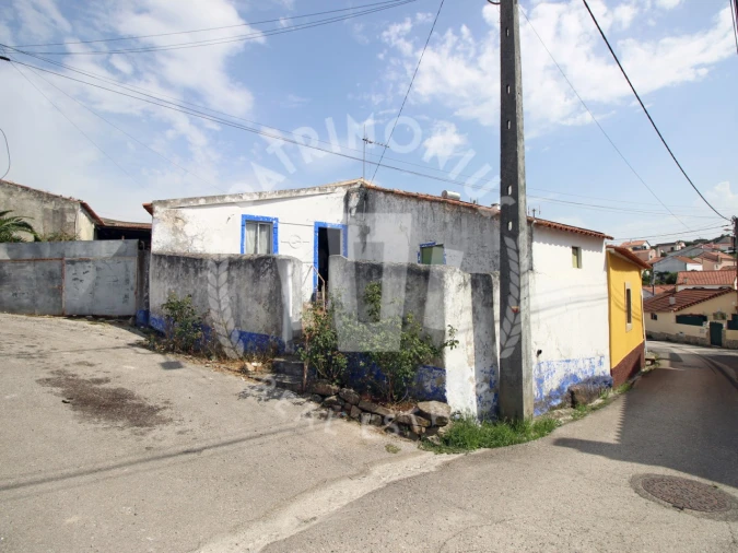 Moradia T2 para Venda em Carvoeira e Carmões