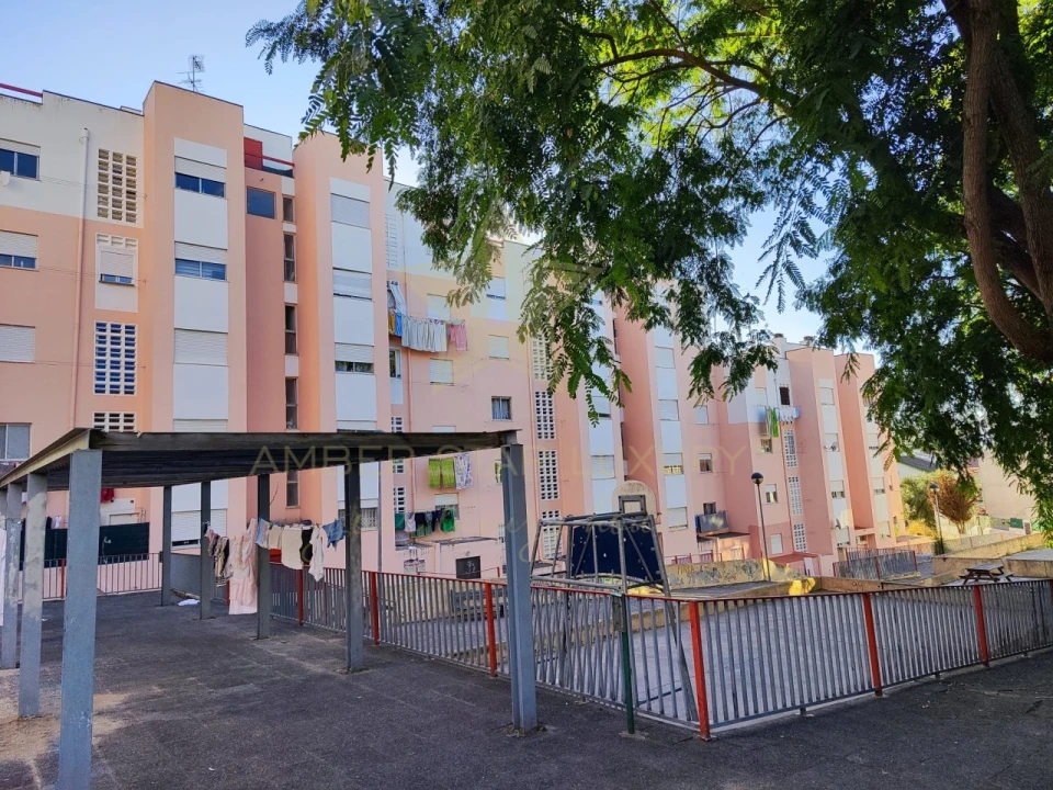 Loja para Venda em Loures Foto 1