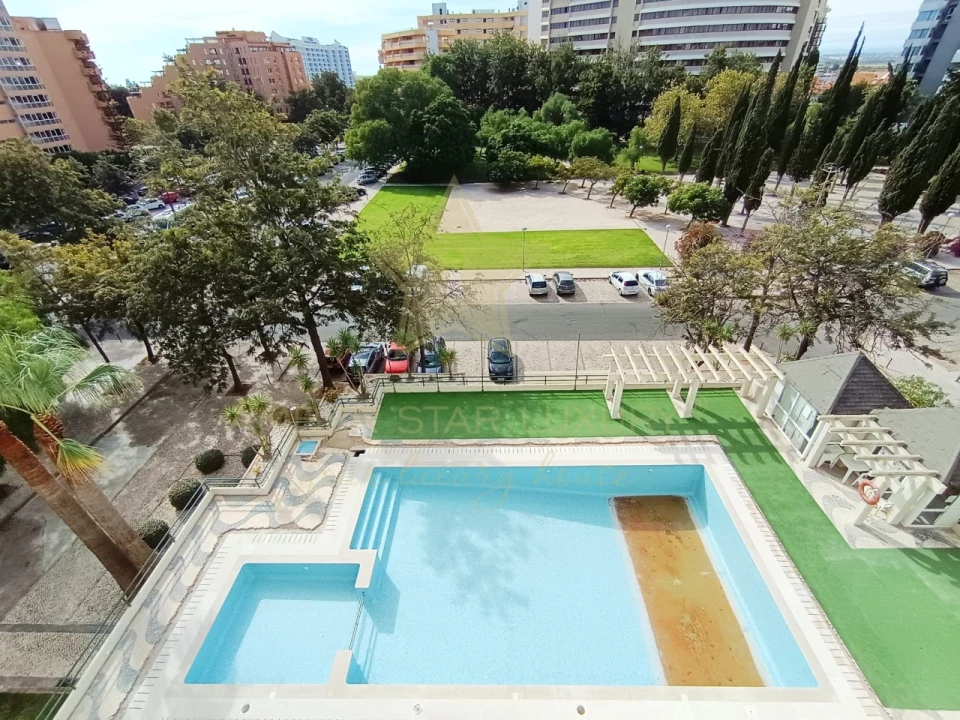 Apartamento T1 para Venda em Quarteira Foto 1