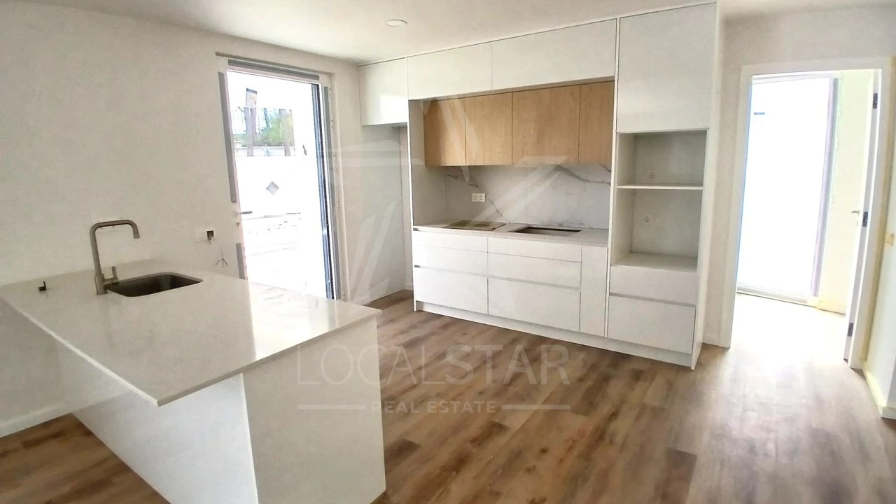 Moradia T4 para Venda em Santa Maria, São Pedro e Sobral da Lagoa Foto 6