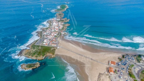 Moradia T4 para Venda em Santa Maria, São Pedro e Sobral da Lagoa