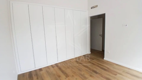 Moradia T4 para Venda em Santa Maria, São Pedro e Sobral da Lagoa