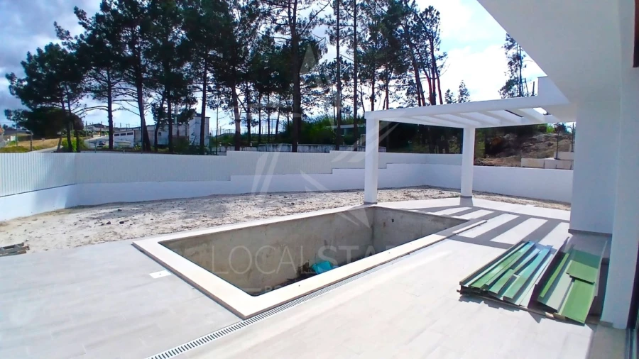 Moradia T4 para Venda em Santa Maria, São Pedro e Sobral da Lagoa Foto 15