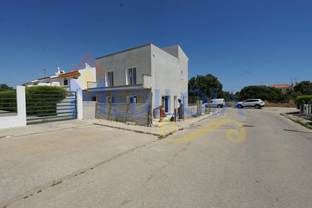 Moradia T3 para Venda em Altura Foto 1