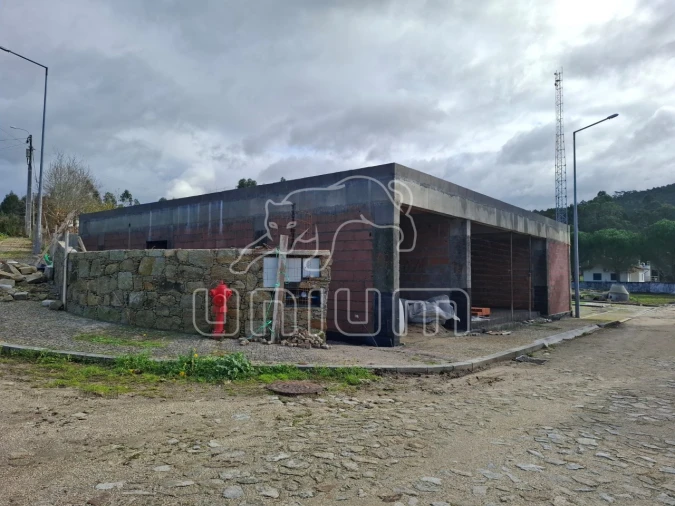 Moradia T3 para Venda em Vilar de Mouros Foto 1