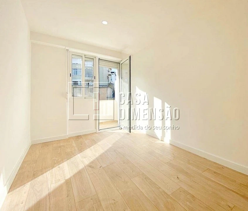 Apartamento T3 para Venda em Odivelas Foto 3