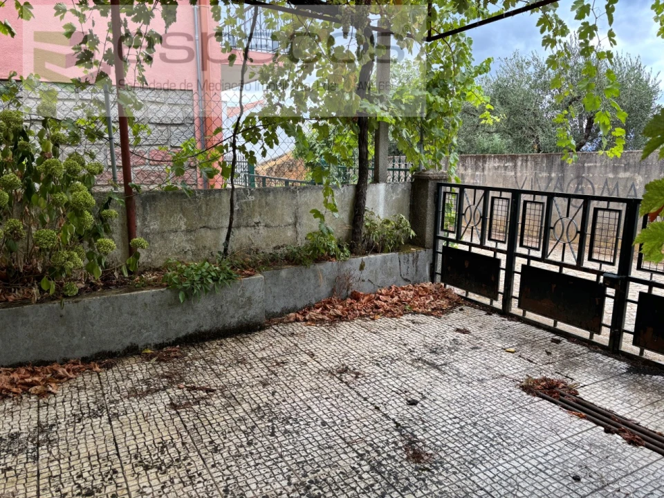 Moradia T4 para Venda em Lavacolhos Foto 3