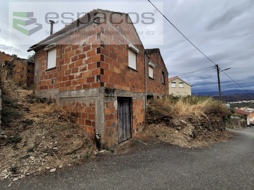 Moradia T2 para Venda em Silvares Foto 1