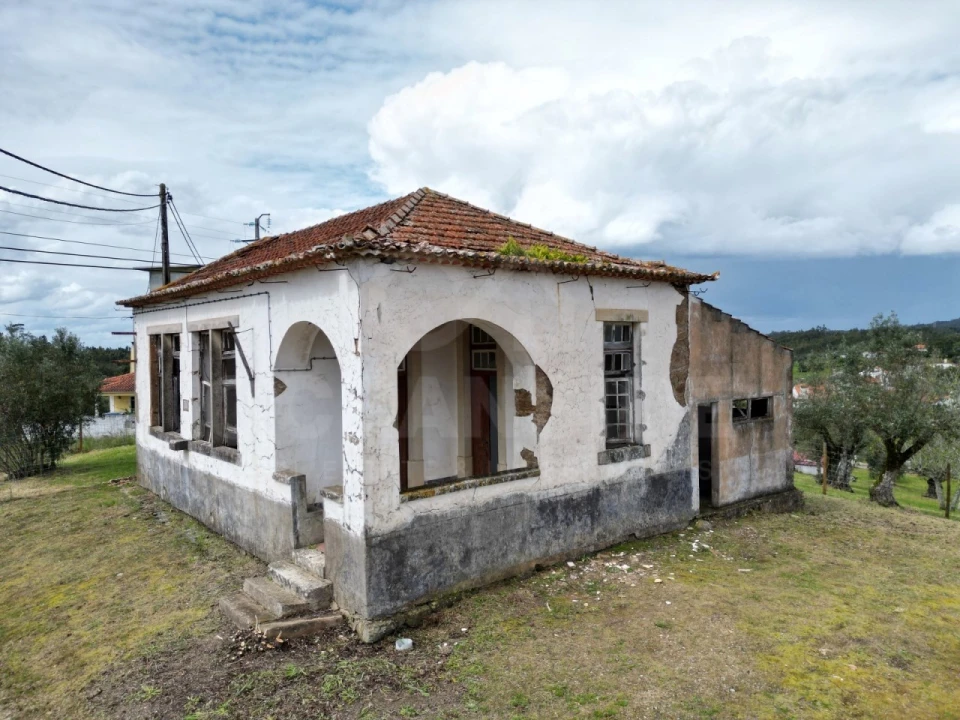 Moradia T2 para Venda em Serra e Junceira Foto 1