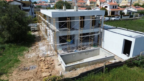 Moradia T4 para Venda em Rio de Mouro