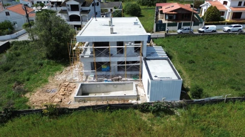 Moradia T4 para Venda em Rio de Mouro