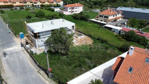Moradia T4 para Venda em Rio de Mouro