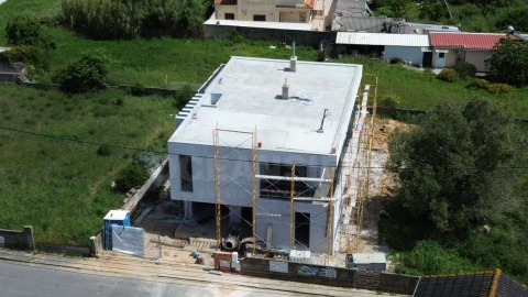 Moradia T4 para Venda em Rio de Mouro