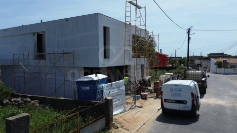 Moradia T4 para Venda em Rio de Mouro