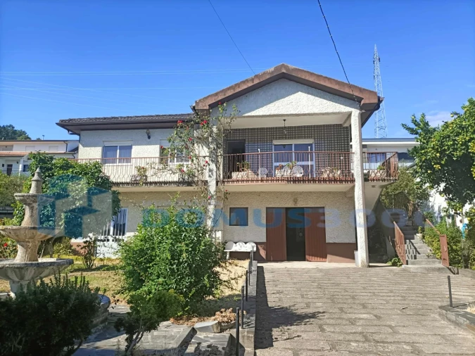 Moradia T4 para Venda em Parada de Cunhos Foto 1