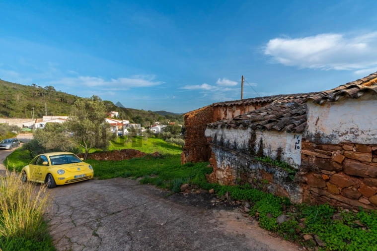 Moradia T1 para Venda em Salir Foto 3