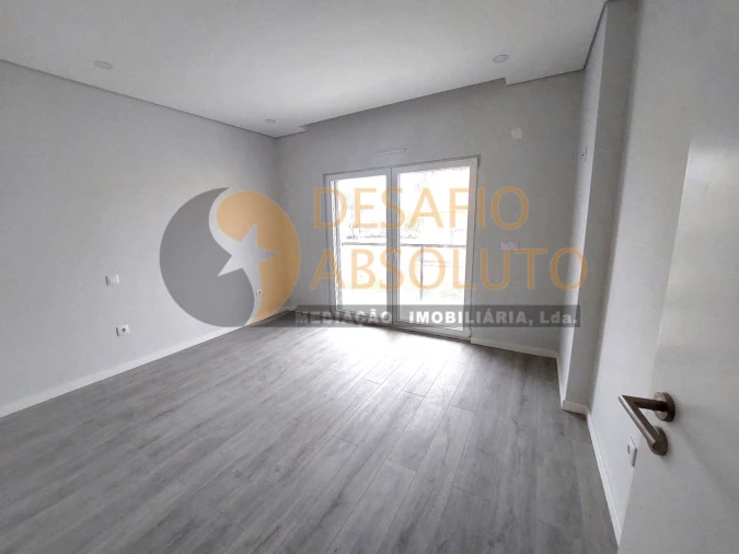 Apartamento T2 para Venda em Quinta do Conde Foto 16