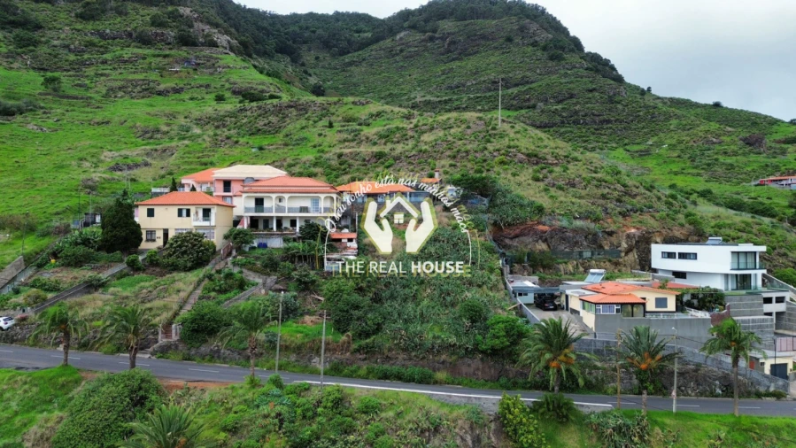 Terreno para Venda em Caniçal Foto 1