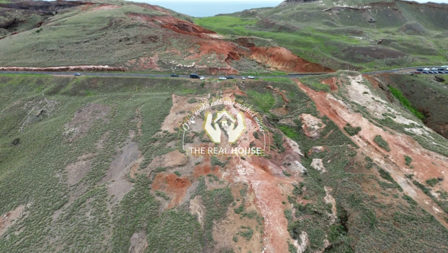 Terreno para Venda em Caniçal Foto 2