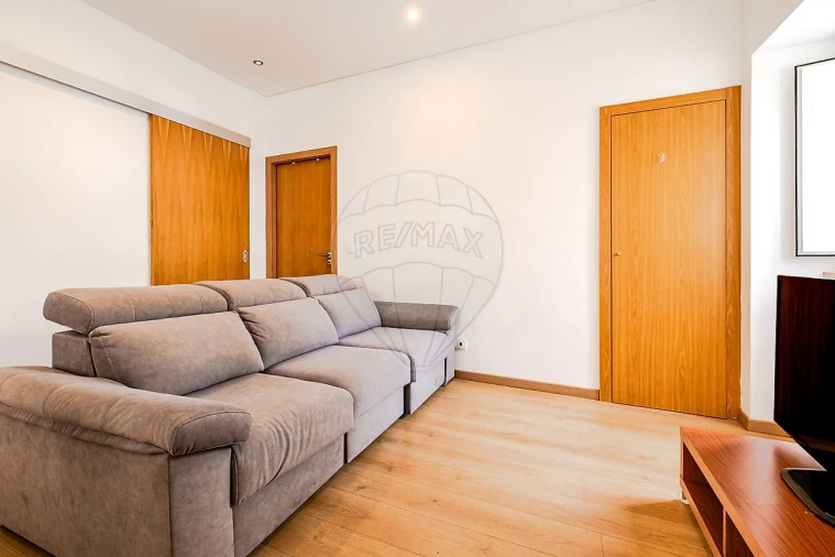 Apartamento T2 para Venda em Ramada e Caneças Foto 4