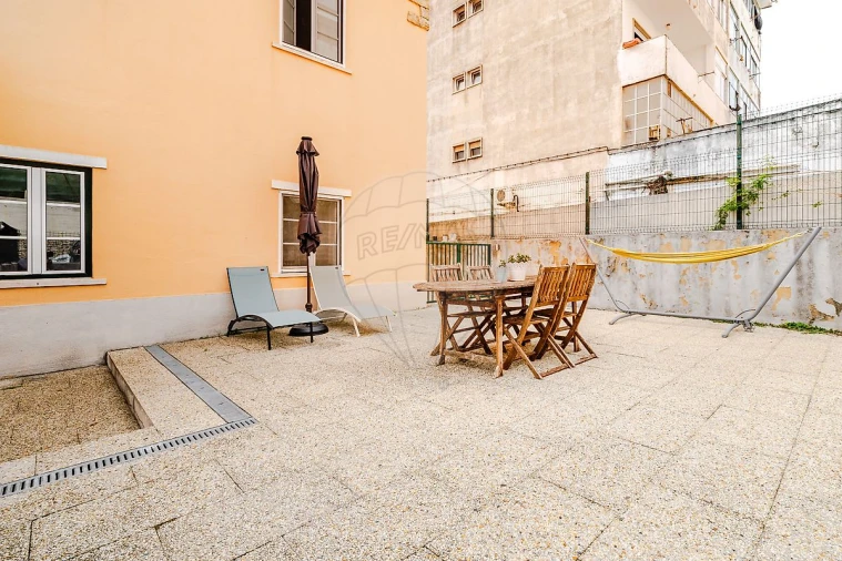 Apartamento T2 para Venda em Ramada e Caneças Foto 24