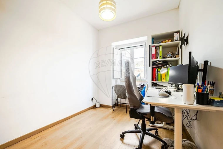 Apartamento T2 para Venda em Ramada e Caneças Foto 15