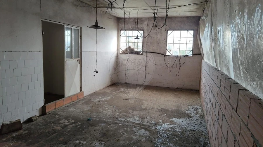 Armazém para Venda em Macieira de Cambra Foto 12
