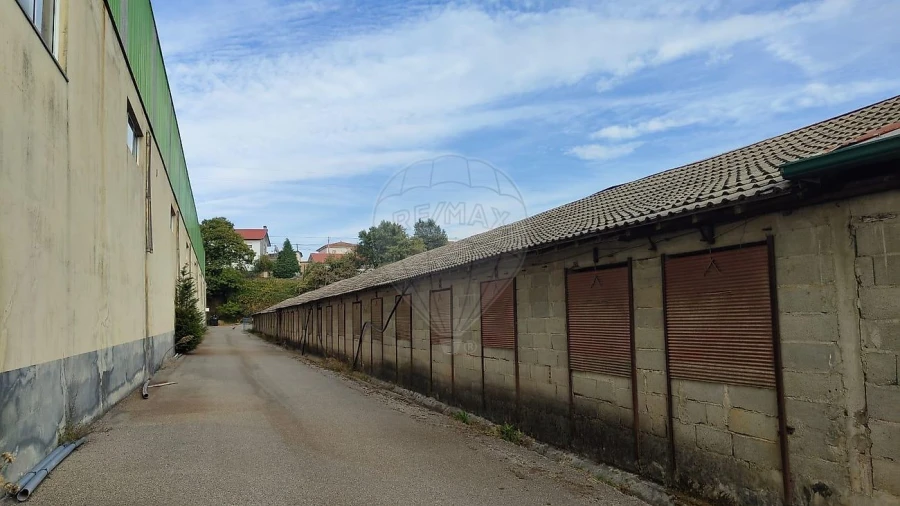 Armazém para Venda em Macieira de Cambra Foto 3