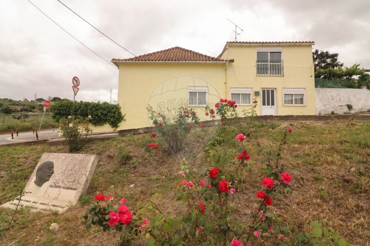 Moradia T2 para Venda em Castanheira do Ribatejo e Cachoeiras Foto 2