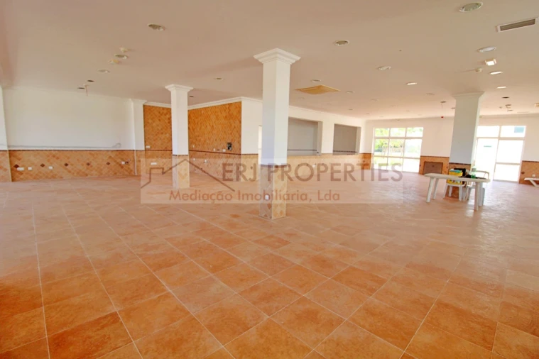 Negócio para Venda em Altura Foto 3