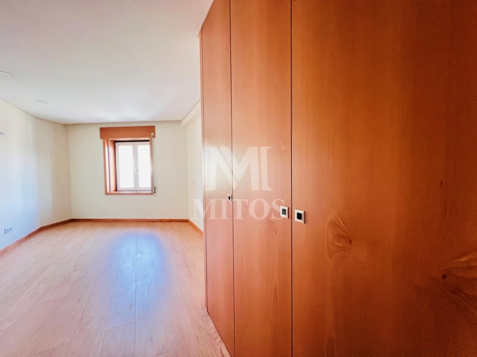 Apartamento T2 para Arrendamento em Santa Maria Maior e Monserrate e Meadela Foto 9